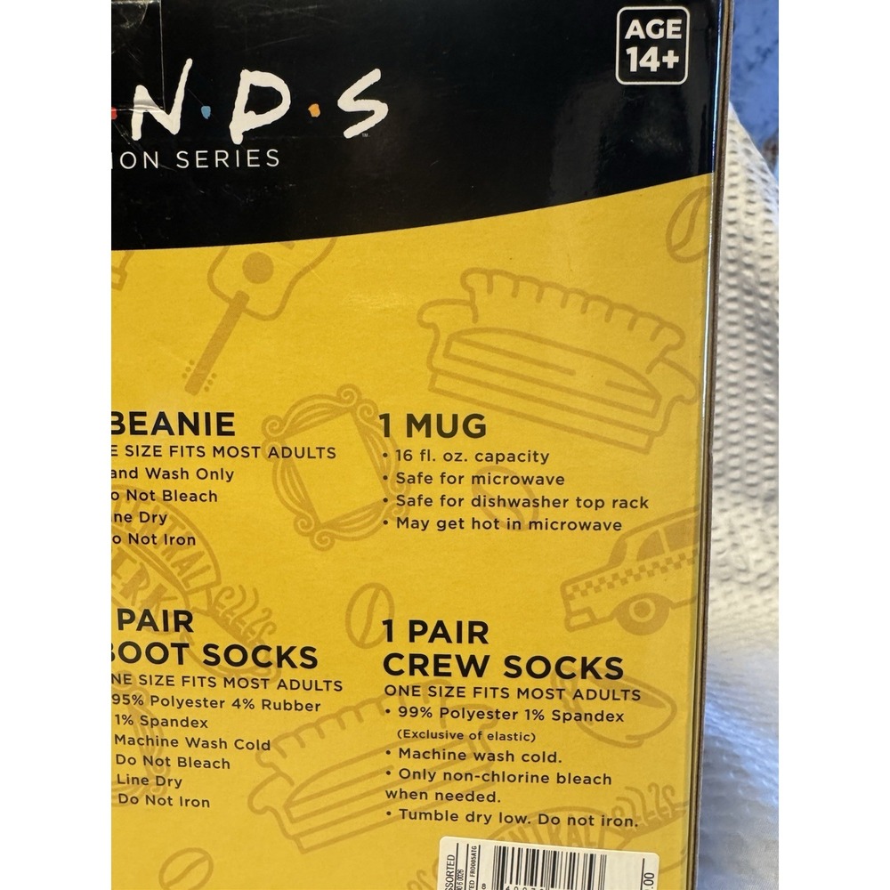 Friends Central Perk Gift Set (Mug, Socks x 2, And Beanie) BRAND NEW - Picture 9 of 10